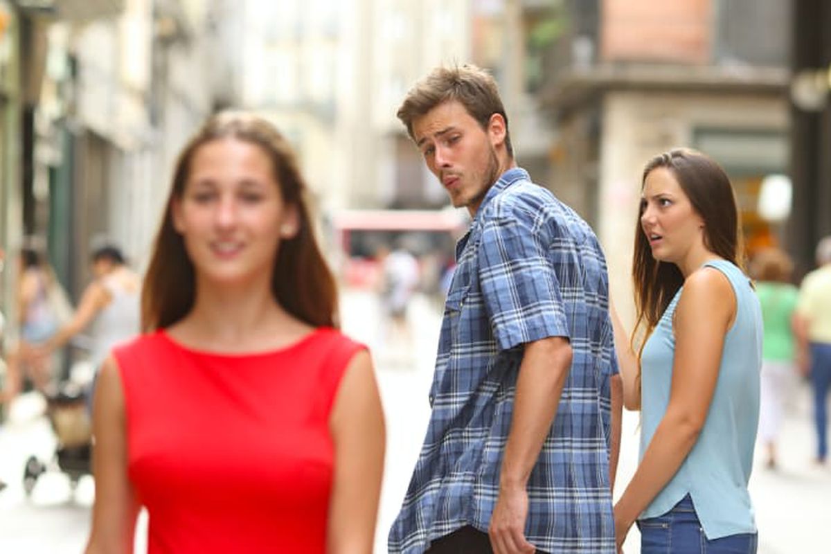 Distracted Boyfriend meme about LSKD
